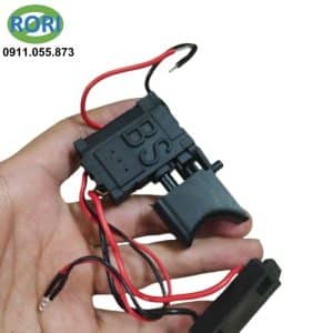 Công tắc máy khoan pin 21V là loại  chuyên dụng, được thiết kế phù hợp để lắp và thay thế trong phần lớn các loại máy khoan pin 21V có trên thị trường. Được thiết kế đặc biệt với ưu điểm là dễ dàng điều chỉnh và kiểm soát tốc độ vận hành của máy, đảo chiều quay linh hoạt, cùng với chức năng phanh, mức độ an toàn cao,... Đây là mẫu công tắc máy thông dụng và được rất nhiều thợ ưa chuộng và lựa chọn. Giải pháp RORI là đơn vị uy tín chuyên cung cấp và phân phối chính hãng các sản phẩm, phụ kiện, vật tư kim khí, các thiết bị điện, máy cầm tay, máy công cụ, bảo hộ lao động, các sản phẩm bảo hộ phòng sơn, phòng sạch,....tại thị trường miền Trung, đặc biệt là tại các tỉnh Huế, Đà Nẵng, Quảng Nam, Quảng Ngãi.