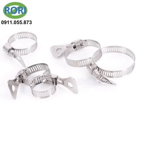 Cổ dê tay vặn inox (đai siết, đai siết cổ dê, đai xiết tay vặn) là phụ kiện rất tiện dụng và được sử dụng phổi biến, rất phù hợp để dùng trong nhiều ứng dụng, công việc. đáp ứng được nhiều yêu cầu từ gia dụng, đời sống, cho đến trong sản xuất, công nghiệp... Giải pháp RORI là đơn vị uy tín chuyên cung cấp và phân phối chính hãng các sản phẩm, phụ kiện, vật tư kim khí, các thiết bị điện, máy cầm tay, máy công cụ, bảo hộ lao động, các sản phẩm bảo hộ phòng sơn, phòng sạch,....tại thị trường miền Trung, đặc biệt là tại các tỉnh Huế, Đà Nẵng, Quảng Nam, Quảng Ngãi.