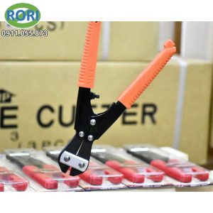 MCS-0020 Kìm cộng lực mini mỏ ngắn MCC là chiếc Kìm cộng lực nhỏ gọn, với chiều dài thực tế chỉ 205mm, nhưng có khả năng cắt sắt có đường kính đến 4mm, thậm chí là cắt sắt 2mm ở độ cứng 31HRC. Giải pháp RORI tự hào là đơn vị uy tín chuyên cung cấp và phân phối chính hãng các sản phẩm dụng cụ cầm tay, máy cầm tay, vật tư công nghiệp, thiết bị phòng sơn, phòng sạch, bảo hộ lao động,....tại khu vực miền Trung, đặc biệt là các tỉnh Huế, Đà Nẵng, Quảng Nam, Quảng Ngãi.