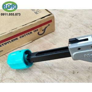 PE-150 - dao cắt ống nhựa - sản phẩm được sản xuất bởi thương hiệu MCC Nhật Bản. Đây là mẫu dao cắt ống có khả năng cắt tốt các loại ống nhựa có đường kính 89-165mm. được sử dụng nhiều trong thi công hệ thống điện nước. Giải pháp RORI tự hào là đơn vị uy tín, chuyên cung cấp và phân phối chính hãng các loại dụng cụ cầm tay, dụng cụ - thiết bị - vật tư kim khí, máy công cụ, dụng - thiết bị điện, vật tư phòng sơn, phòng sạch, bảo hộ lao động,... tại khu vực Miền Trung. Đặc biệt là tại các tỉnh Huế, Đà Nẵng, Quảng Nam, Quảng Ngãi.