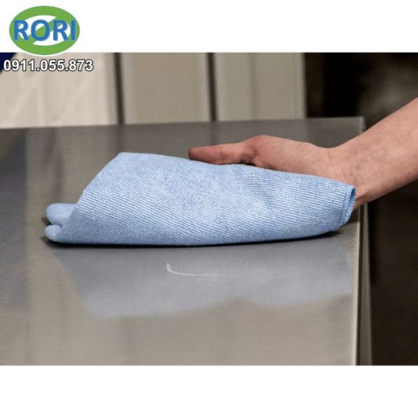 Gekatek WC00003004 - Khăn lau mềm 37.5x37.5cm (Microfiber Cloth) - mẫu khăn lau mềm đến từ thương hiệu Gekatek. Dạng khăn vải màu xanh. Sản phẩm giúp loại bỏ các viết bẩn trên bề mặt mà không gây trầy xước và không để lại bụi sau khi lau. Đây là vật tư phù hợp với nhiều mục đích sử dụng, không chỉ gói gọn trong lĩnh vực sơn. Giải pháp RORI tự hào là đơn vị uy tín, chuyên cung cấp và phân phối chính hãng các loại dụng cụ cầm tay, dụng cụ - thiết bị - vật tư kim khí, máy công cụ, dụng - thiết bị điện, vật tư phòng sơn, phòng sạch, bảo hộ lao động,... tại khu vực Miền Trung. Đặc biệt là tại các tỉnh Huế, Đà Nẵng, Quảng Nam, Quảng Ngãi.