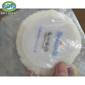 ekatex PN3851 - Pad lông cừu đánh bóng 3", 5" là mẫu sản phẩm có khả năng đánh bóng bề mặt sản phẩm với tính hiệu quả cao. Giúp tăng độ hoàn thiện và giá trị của sản phẩm. Giải pháp RORI tự hào là đơn vị uy tín, chuyên cung cấp và phân phối chính hãng các loại dụng cụ cầm tay, dụng cụ - thiết bị - vật tư kim khí, máy công cụ, dụng - thiết bị điện, vật tư phòng sơn, phòng sạch, bảo hộ lao động,... tại khu vực Miền Trung. Đặc biệt là tại các tỉnh Huế, Đà Nẵng, Quảng Nam, Quảng Ngãi.