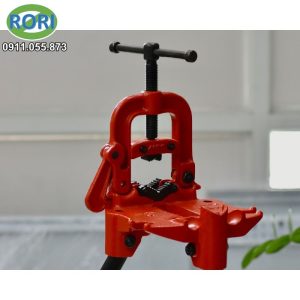 VL-0100 - Ê Tô kẹp ống 3 chân - mẫu dụng cụ hỗ trợ được sản xuất bởi thương hiệu MCC Japan. Có khả năng kẹp chặt các chi tiết dạng ống có kích thước lên đến 63mm, kèm với chân đế thuận tiện. hỗ trợ đắc lực trong việc gia công và xử lý các chi tiết. Giải pháp RORI tự hào là đơn vị uy tín, chuyên cung cấp và phân phối chính hãng các loại dụng cụ cầm tay, dụng cụ - thiết bị - vật tư kim khí, máy công cụ, dụng - thiết bị điện, vật tư phòng sơn, phòng sạch, bảo hộ lao động,... tại khu vực Miền Trung. Đặc biệt là tại các tỉnh Huế, Đà Nẵng, Quảng Nam, Quảng Ngãi.