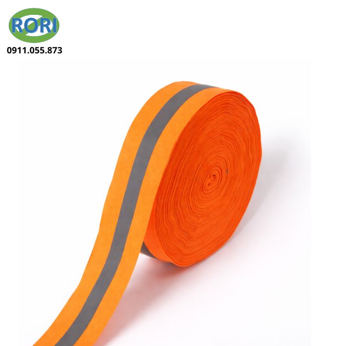 dây vải phản quang dùng để cảnh báo và tăng khả năng nhận diện trong điều kiện thiếu sáng, giúp đảm bảo an toàn cho người và khu vực làm việc.