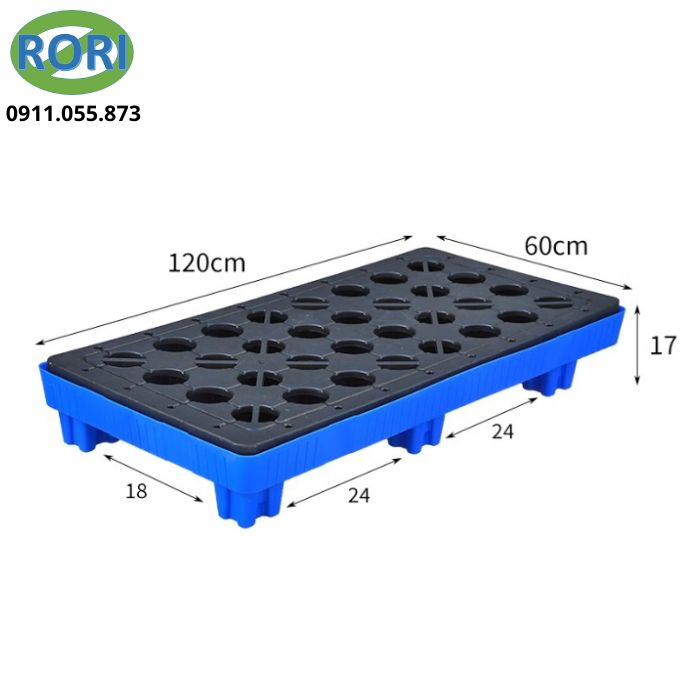 pallet chống tràn hóa chất giúp chứa đựng chất lỏng rò rỉ từ các thùng phuy, ngăn tràn lan ra môi trường, bảo vệ nền nhà xưởng, và đảm bảo an toàn cho nhân viên cũng như tuân thủ các quy định môi trường