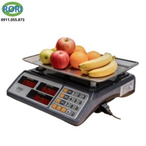 Cân điện tử Deli DL338005 thiết kế hiện đại, mặt khay inox rộng chắc chắn, hiển thị LED rõ nét giúp cân trọng lượng và tính tiền nhanh chóng. Sản phẩm phù hợp cho cửa hàng tạp hóa, quầy thực phẩm, siêu thị mini với độ chính xác cao và độ bền ổn định.