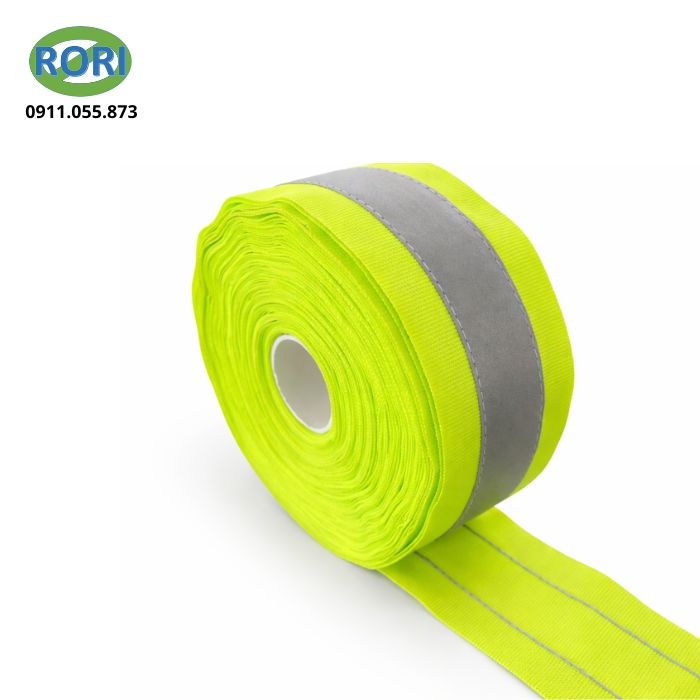 dây vải phản quang dùng để cảnh báo và tăng khả năng nhận diện trong điều kiện thiếu sáng, giúp đảm bảo an toàn cho người và khu vực làm việc.
