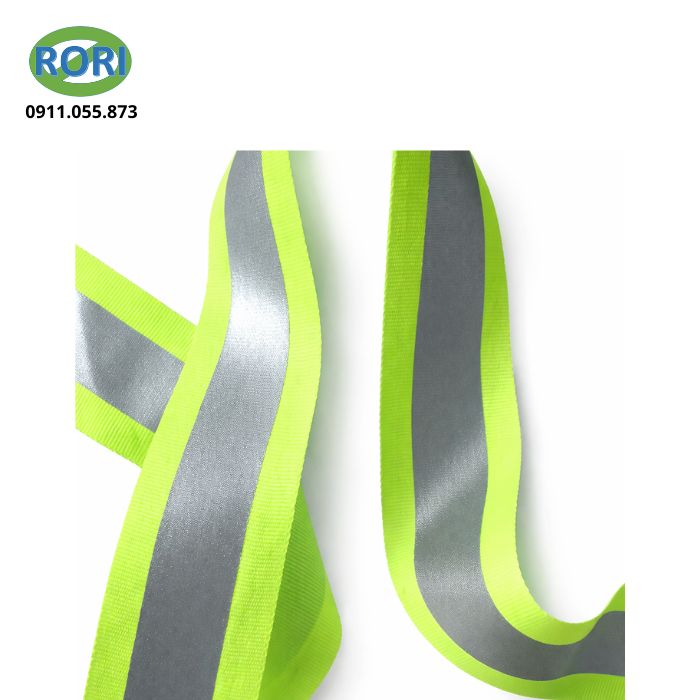 dây vải phản quang dùng để cảnh báo và tăng khả năng nhận diện trong điều kiện thiếu sáng, giúp đảm bảo an toàn cho người và khu vực làm việc.