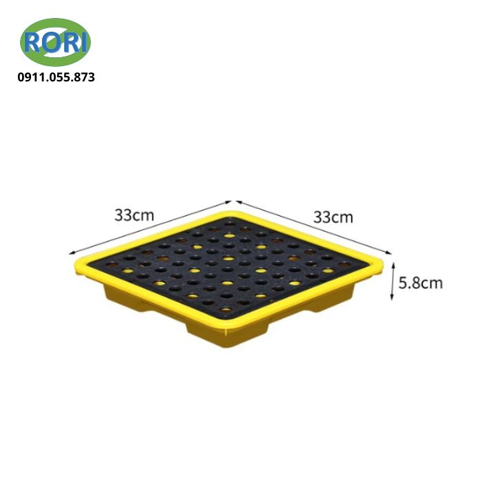 pallet chống tràn hóa chất giúp chứa đựng chất lỏng rò rỉ từ các thùng phuy, ngăn tràn lan ra môi trường, bảo vệ nền nhà xưởng, và đảm bảo an toàn cho nhân viên cũng như tuân thủ các quy định môi trường