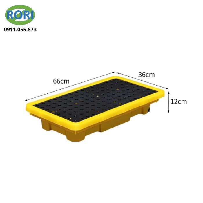 pallet chống tràn hóa chất giúp chứa đựng chất lỏng rò rỉ từ các thùng phuy, ngăn tràn lan ra môi trường, bảo vệ nền nhà xưởng, và đảm bảo an toàn cho nhân viên cũng như tuân thủ các quy định môi trường