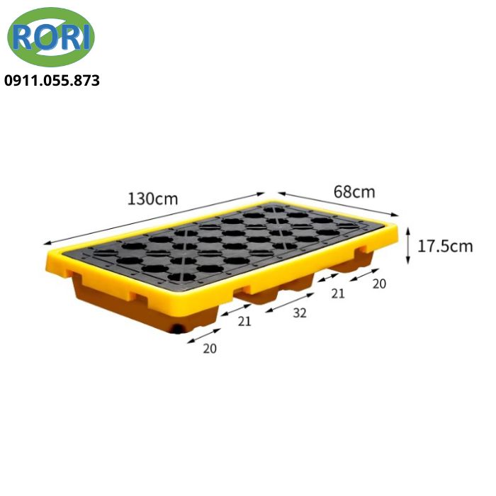 pallet chống tràn hóa chất giúp chứa đựng chất lỏng rò rỉ từ các thùng phuy, ngăn tràn lan ra môi trường, bảo vệ nền nhà xưởng, và đảm bảo an toàn cho nhân viên cũng như tuân thủ các quy định môi trường