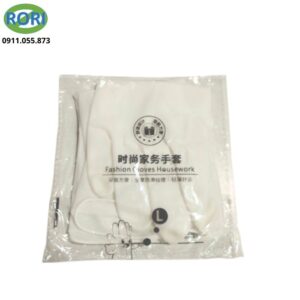 Găng tay cao su là vật dụng quen thuộc trong mỗi gia đình, giúp bảo vệ đôi tay khỏi hóa chất tẩy rửa, dầu mỡ và vi khuẩn trong quá trình làm việc nhà. Găng tay cao su con hươu được thiết kế tiện dụng, ôm tay giúp hạn chế nước chảy vào bên trong khi sử dụng. Sản phẩm phù hợp cho nhiều công việc như giặt đồ, rửa chén, sơ chế nguyên liệu nấu ăn hay dọn dẹp nhà cửa, mang lại sự sạch sẽ, an toàn và thoải mái cho người dùng trong suốt quá trình làm việc.