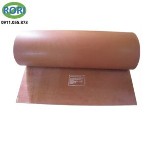 Thảm cao su cách điện hạ áp Vicadi TCD là thiết bị bảo hộ không thể thiếu khi làm việc với hệ thống điện, giúp cách ly người lao động với mặt đất, hạn chế nguy cơ điện giật. Sản phẩm được sản xuất từ cao su thiên nhiên, đảm bảo độ bền và khả năng cách điện ổn định.