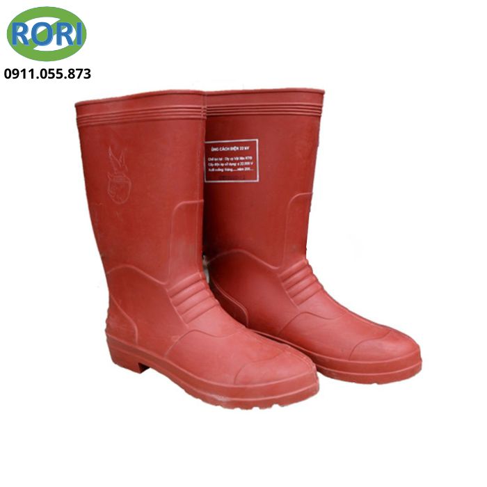 Ủng cao su cách điện 35kV Vicadi UCD-35 là thiết bị bảo hộ chuyên dụng dành cho ngành điện, giúp bảo vệ người lao động khi làm việc trong môi trường điện áp cao. Sản phẩm được sản xuất từ cao su thiên nhiên, đảm bảo độ bền và khả năng cách điện ổn định.