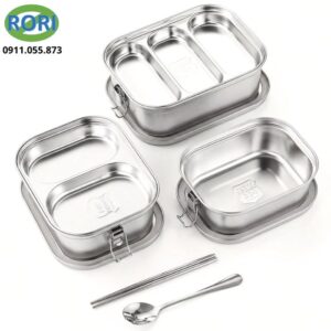 Cà mèn đựng cơm inox 304 kiểu nắp gài là dòng hộp cơm tiện dụng, thiết kế chắc chắn, phù hợp mang cơm đi làm, đi học hoặc đi dã ngoại. Sản phẩm sử dụng chất liệu inox 304 cao cấp, có khả năng chống gỉ tốt, bền đẹp và an toàn khi đựng thực phẩm.