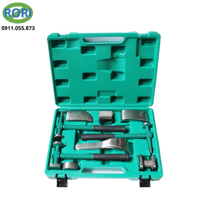 Bộ dụng cụ sửa chữa móp ô tô 9 chi tiết là giải pháp hỗ trợ xử lý các vết móp, lõm trên thân xe nhanh chóng. Sản phẩm phù hợp cho gara sửa chữa ô tô, trung tâm chăm sóc xe và người dùng muốn tự xử lý móp nhẹ tại nhà.
