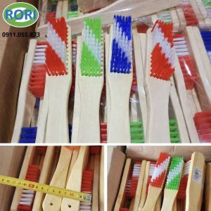   Bàn chải cước là loại bàn chải thân gỗ với thiết kế bàn chải cán dài phù hợp cho nhiều nhu cầu sử dụng trong gia đình hoặc công nghiệp.
