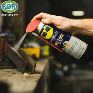 Chất bôi trơn WD-40 là giải pháp bôi trơn chuyên dụng, chống trượt hiệu quả cho các thiết bị cơ khí. Sản phẩm đóng vai trò như một loại mỡ bôi trơn làm giảm ma sát, bảo vệ bề mặt kim loại.