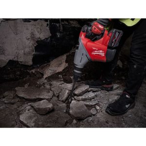 Trong cách công trình xây dựng và cải tạo của hiện nay, việc lựa chọn một thiết bị mạnh mẽ, bền bỉ. Hơn nữa còn đáp ứng tốt cường độ là việc cao là yếu tố vô cùng quan trọng. Máy khoan Milwaukee M18 FHACO745  là dòng máy là dòng máy khoan bê tông đến từ thương hiệu Milwaukee dùng pin được thiết kế dành cho những người làm nghề chuyên nghiệp, mang đến khả năng khoan, đục và phá bê tông hiệu quả. Máy khoan đảm bảo tính linh hoạt khi thi công.