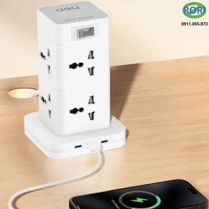 Ổ điện hình trụ ET763 là giải pháp cấp nguồn hiện đại dành cho gia đình, văn phòng và không gian làm việc chuyên nghiệp. Thiết kế dạng trụ giúp tối ưu diện tích sử dụng, đồng thời mang lại khả năng kết nối nhiều thiết bị trong cùng một thời điểm. Không chỉ tiện lợi, sản phẩm còn thiết kế theo tiêu chí an toàn, chống cháy và chống giật. Đây là lựa chọn đáng cân nhắc cho những ai cần một thiết bị cấp nguồn ổn định và bền bỉ.
