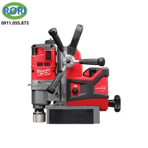 Trong lĩnh vực gia công cơ khí và thi công kết cấu thép, khả năng tạo lỗ chính xác trên bề mặt kim loại là yếu tố đặc biệt quan trọng. Máy khoan từ M18 FMDP được phát triển dành cho nhu cầu khoan chuyên nghiệp. Kết hợp khả năng bám chắc trên bền mặt kim loại với thiết kế hiện đại. Đây là hệ thống động cơ không chổi mạnh mẽ. Máy khoan thuộc hệ M18 FUEL™, tích hợp với công nghệ nổi bật như POWERSTATE™, REDLINK PLUS™ và pin REDLITHIUM™-ION. M18 FMDP là lựa chọn phù hợp cho các công việc gia công, lắp đặt và thi công kết cấu thép cần tính cơ động cao. Sản phẩm này đến từ thương hiệu Milwaukee nổi tiếng.