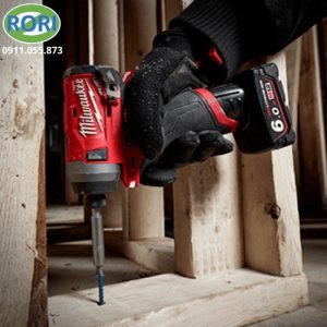 Trong các công việc lắp đặt và sửa chữa, một thiết bị nhỏ gọn sẽ giúp thao tác thuận tiện hơn. Máy vặn vít M12 FID sở hữu thiết kế gọn nhẹ nhưng vẫn mang lại hiệu suất đáng chú ý. M12 FID phù hợp với nhiều nhu cầu thi công, lắp đặt và bảo trì. Thiết bị sử dụng nền tảng pin M12. Nhờ đó, người dùng có thể làm việc linh hoạt mà không phụ thuộc vào nguồn điện trực tiếp. Kiểu dáng nhỏ cũng giúp máy vặn ốc vít dễ dàng tiếp cận những vị trí hẹp. Sản phẩm là loại máy vặn vít cầm tay đến từ thương hiệu Milwaukee.