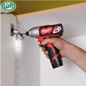 Trong công việc lắp đặt và sửa chữa, một thiết bị nhỏ gọn nhưng có lực siết tốt sẽ mang lại nhiều lợi thế. Máy bắt vít cầm tay M12 được thiết kế để đáp ứng nhu cầu này. M12 BID có lực siết tối đa lên đến 112Nm. Tốc độ không tải đạt 0 - 2.500 vòng/phút. Đây là loại máy bắt vít đến từ thương hiệu milwaukee phù hợp cho nhiều công việc thi công và lắp đặt.