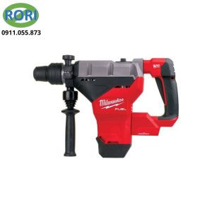 Máy khoan búa M18 FHM là dòng máy khoan búa SDS-Max không dây thuộc hệ M18 FUEL™. Thiết bị được phát triển cho các công việc khoan và đục phá bê tông yêu cầu hiệu suất cao. M18 FHM của Milwaukee kết hợp sức mạnh của nền tảng M18™ với khả năng di chuyển linh hoạt khi làm việc tại công trường. Thiết kế của máy hướng đến người dùng chuyên nghiệp. Thân máy chắc chắn và tay cầm phụ giúp kiểm soát thiết bị tốt hơn trong quá trình thao tác.