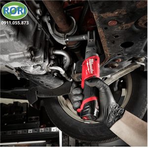 Máy siết bu lông Milwaukee FIR38 là dòng máy siết bu lông dùng pin thuộc hệ M12™ đến từ thương hiệu Milwuakee. Sản phẩm có thiết kế nhỏ gọn, phù hợp với những vị trí hẹp hoặc khó tiếp cận. Theo thông tin từ , máy có mô - men xoắn tối đa 75 Nm và tốc độ không tải lên đến 200 vòng/phút. Với kiểu dáng đa dạng cần siết, đầu máy nhỏ gọn và khả năng vận hành bằng pin, M12 FIR38 mang đến sự linh hoạt trong quá trình sửa chữa, bảo trì và lắp đặt.