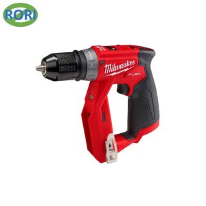 Máy khoan M12 FDDXKIT là dòng máy khoan pin nhỏ gọn, phù hợp với những công việc cần sự linh hoạt. Máy đặc biệt hữu ích khi làm việc tại các vị trí hẹp hoặc góc khó tiếp cận. Sản phẩm thuộc hệ sinh thái M12 của Milwaukee. Thiết kế mô - đun 4 đầu cho phép người dùng thay đổi cấu hình theo từng nhu cầu khoan và bắt vít. Theo thông tin từ Milwaukee, máy sử dụng động cơ POWERSTATE™ không chổi than. M12 FDDXKIT có mô - men xoắn tối đa 300 in -Ibs và tốc độ tối đa 1.600 vòng/phút. Bốn đầu làm việc có thể lắp ở 16 vị trí khác nhau. Nhờ đó, máy tăng khả năng tiếp cận và thao tác trong không gian hạn chế.