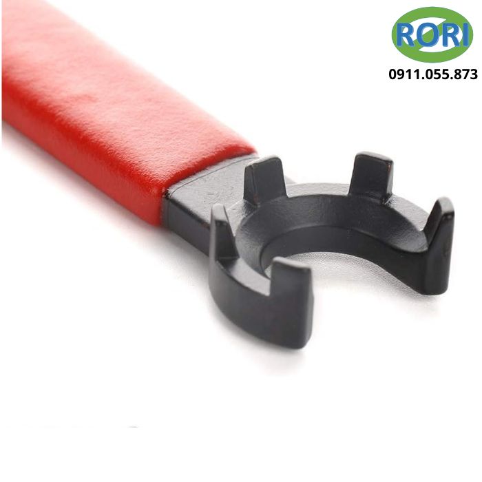 Trong gia công cơ khí CNC, việc tháo lắp đai ốc collet cần một dụng cụ có thể thiết kế phù hợp để thao tác nhanh. Hạn chế làm hư hỏng bề mặt đai ốc. Cờ lê kẹp collet ER 8M là dụng cụ chuyên dụng được thiết kế để kẹp và xoay đai ốc collet loại M. Hỗ trợ hiệu quả trong quá trình lắp đặt, thay dao và bảo trì máy CNC. Với kết cấu chắc chắn, tay cầm bọc đỏ dễ dàng thao tác cùng phần đầu được thiết kế tương thích với các rãnh trên đai ốc. Sản phẩm phù hợp cho thợ cơ khí, kỹ thuật viên và các xưởng gia công CNC.