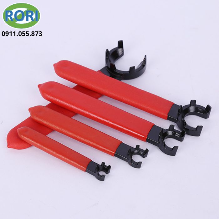 Trong gia công cơ khí CNC, việc tháo lắp đai ốc collet cần một dụng cụ có thể thiết kế phù hợp để thao tác nhanh. Hạn chế làm hư hỏng bề mặt đai ốc. Cờ lê kẹp collet ER 8M là dụng cụ chuyên dụng được thiết kế để kẹp và xoay đai ốc collet loại M. Hỗ trợ hiệu quả trong quá trình lắp đặt, thay dao và bảo trì máy CNC. Với kết cấu chắc chắn, tay cầm bọc đỏ dễ dàng thao tác cùng phần đầu được thiết kế tương thích với các rãnh trên đai ốc. Sản phẩm phù hợp cho thợ cơ khí, kỹ thuật viên và các xưởng gia công CNC.