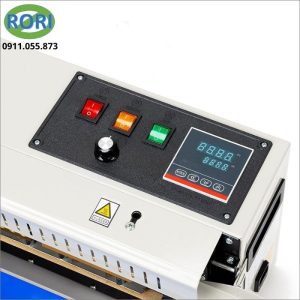 Máy hàn miệng túi FR-900 (máy ép miệng túi) hỗ trợ đóng gói nhanh chóng, tạo đường hàn chắc chắn và kín, giúp hạn chế bụi, hơi ẩm hoặc không khí xâm nhập vào bên trong. Thiết kế phù hợp cho nhiều loại bao bì, đáp ứng tốt nhu cầu đóng gói trong sản xuất, kinh doanh và bảo quản hàng hóa.
