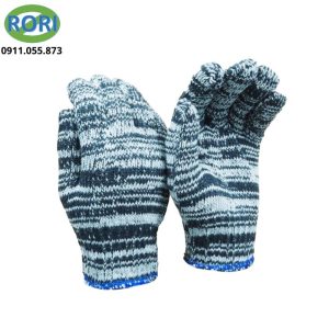 Trong quá trình lao động, đôi tay thường xuyên tiếp xúc với nhiều loại vật liệu và bề mặt khác nhau. Sử dụng găng tay phù hợp giúp hỗ trợ bảo vệ và tạo sự thuận tiện khi thao tác. Găng tay muối tiêu 40g là loại găng tay vải đáng cân nhắc cho các công việc phổ thông. Thiết kế dạng sợi dệt giúp người dùng dễ dàng mang vào và tháo ra. Sản phẩm phù hợp với nhiều môi trường làm việc không yêu cầu khả năng bảo vệ chuyên dụng. Do vậy, sản phẩm còn được biết đến là găng tay bảo hộ, găng tay lao động,...