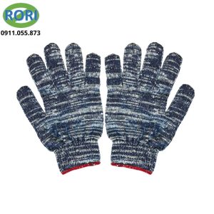 Trong quá trình lao động, đôi tay thường xuyên tiếp xúc với nhiều loại vật liệu và bề mặt khác nhau. Sử dụng găng tay phù hợp giúp hỗ trợ bảo vệ và tạo sự thuận tiện khi thao tác. Găng tay muối tiêu 40g là loại găng tay vải đáng cân nhắc cho các công việc phổ thông. Thiết kế dạng sợi dệt giúp người dùng dễ dàng mang vào và tháo ra. Sản phẩm phù hợp với nhiều môi trường làm việc không yêu cầu khả năng bảo vệ chuyên dụng. Do vậy, sản phẩm còn được biết đến là găng tay bảo hộ, găng tay lao động,...