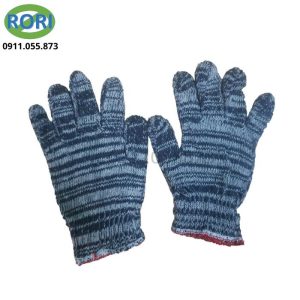 Trong quá trình lao động, đôi tay thường xuyên tiếp xúc với nhiều loại vật liệu và bề mặt khác nhau. Sử dụng găng tay phù hợp giúp hỗ trợ bảo vệ và tạo sự thuận tiện khi thao tác. Găng tay muối tiêu 40g là loại găng tay vải đáng cân nhắc cho các công việc phổ thông. Thiết kế dạng sợi dệt giúp người dùng dễ dàng mang vào và tháo ra. Sản phẩm phù hợp với nhiều môi trường làm việc không yêu cầu khả năng bảo vệ chuyên dụng. Do vậy, sản phẩm còn được biết đến là găng tay bảo hộ, găng tay lao động,...