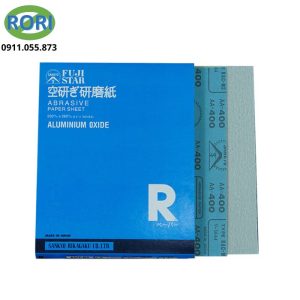 Trong các công việc gia công và sửa chữa, lựa chọn vật liệu mài phù hợp giúp quá trình xử lý thuận tiện hơn. Giấy nhám Fuji là sản phẩm đáng tham khảo cho những nhu cầu chà nhám, làm phẳng và chuẩn bị bề mặt trước khi hoàn thiện. Sản phẩm với thiết kế dạng giấy nhám tờ thuộc thương hiệu Fuji star của Sankyo Rikagaky, có xuất xứ Nhật Bản. Với thiết kế dạng tờ cùng lớp hạt mài Aluminium Oxide, đây là giấy nhám mịn hay giấy nhám đánh bóng đáp ứng nhiều yêu cầu xử lý bề mặt trong thực tế.