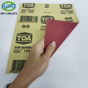 Trong các công việc gia công, sửa chữa và hoàn thiện bề mặt, việc lựa chọn đúng loại giấy nhám giúp tiết kiệm thời gian và nâng cao chất lượng thành phẩm. Giấy nhám khô N-TOA-P120 là sản phẩm phù hợp cho những công đoạn cần xử lý bề mặt nhanh, loại bỏ lớp vật liệu thừa và tạo độ phẳng trước khi chuyển sang bước hoàn thiện. Sản phẩm có dạng giấy nhám tờ, thuận tiện khi sử dụng thủ công. Với độ hạt P120, sản phẩm phù hợp để xử lý các bề mặt còn nhiều khuyết điểm hoặc cần tạo độ nhám trước khi sơn, phủ hoặc hoàn thiện...