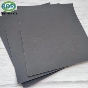 Trong gia công và sửa chữa, xử lý bề mặt là bước quan trọng để nâng cao chất lượng thành phẩm. Lựa chọn vật liệu mài phù hợp giúp bề mặt đồng đều và đáp ứng yêu cầu hoàn thiện. Giấy nhám đánh bóng Kovax là loại giấy nhám nước đáng cân nhắc cho các công việc chà nhám, xử lý vết xước và chuẩn bị bề mặt trước khi sơn hoặc đánh bóng. Sản phẩm có dạng giấy nhám tờ.